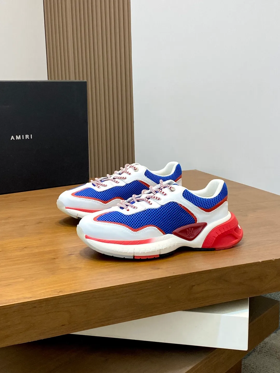 💰740 AMIRI's new men's casual sports shoes, made of first-layer cowhide leather uppers and spliced ​​with original breathable mesh, rich in three-dimensionality, contrasting color design, simple style, fashionable and sporty, breathable mesh lining, original ultra-light outsole, a must-have item for daily leisure! Size: 38-45 (38, 45 customized)